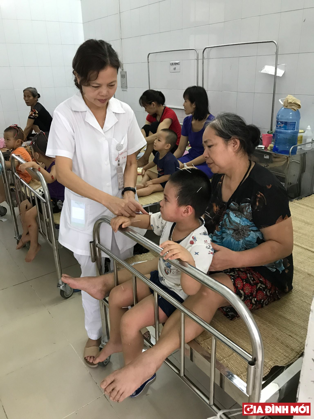 Phương pháp châm cứu đặc biệt cho trẻ tự kỷ giúp bé 3 tuổi chưa biết nói đã có thể líu lo