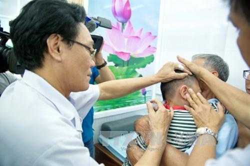 Châm cứu hỗ trợ điều trị trẻ tự kỷ