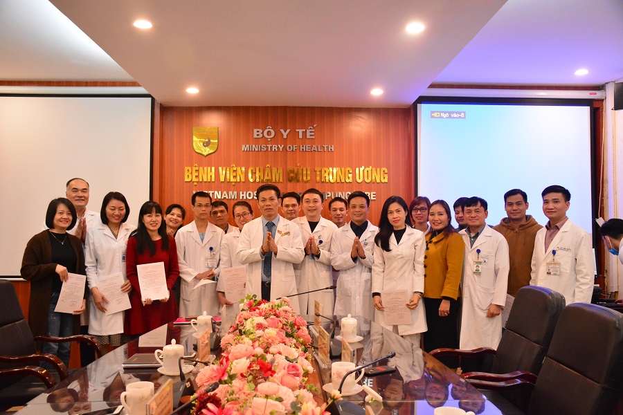 Lễ quyết định chuyển Đảng chính thức Bệnh viện Châm cứu Trung ương