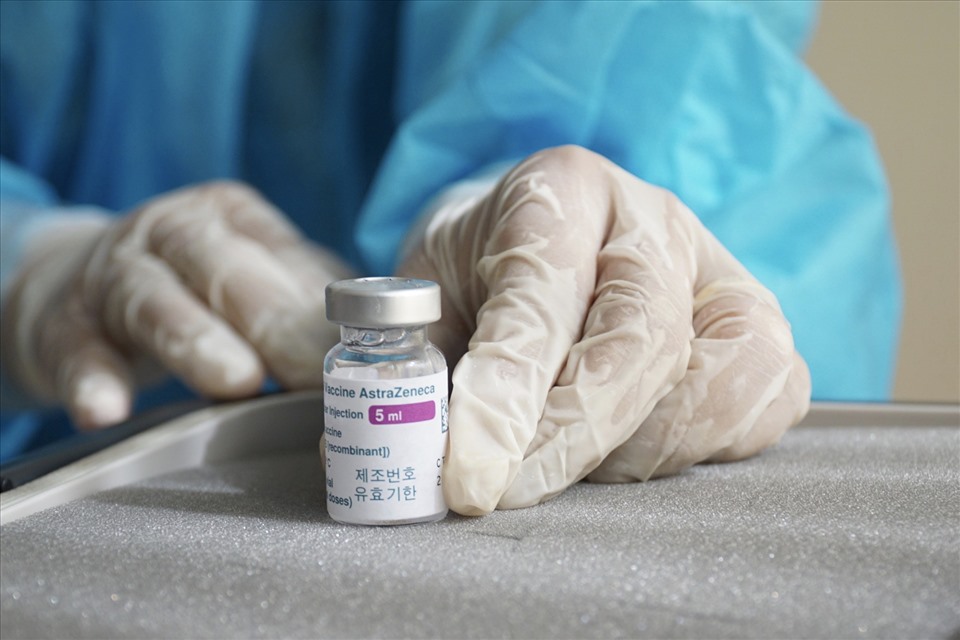 Những y bác sĩ Đà Nẵng đầu tiên được tiêm vaccine COVID-19
