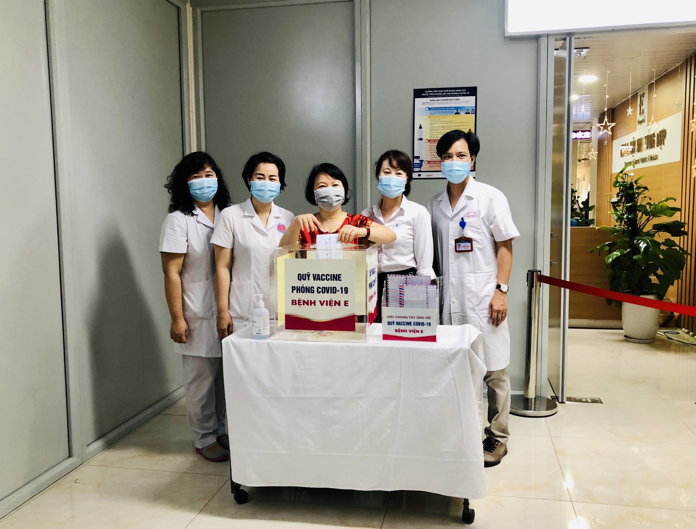 Hơn 300 cán bộ, nhân viên y tế đầu tiên của Bệnh viện Châm cứu Trung ương tiêm Vắc xin phòng COVID 19