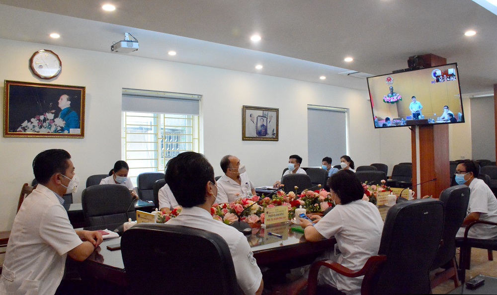 Bộ Y tế tổ chức Hội nghị tập huấn trực tuyến về quản lý, điều trị và chăm sóc người nhiễm SARS-COV-2, người bệnh COVID-19 theo phân tầng quản lý, điều trị và an toàn tiêm chủng vắc xin phòng COVID-19