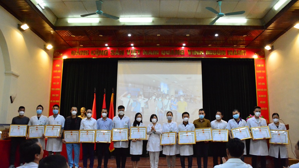 Tuyên dương - Khen thưởng Đoàn công tác Bệnh viện Châm cứu Trung ương hoàn thành nhiệm vụ