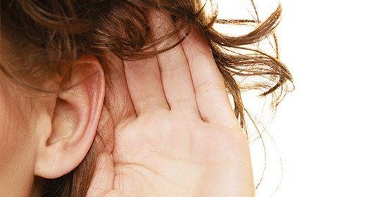 Bị ù tai, nghe kém sau mắc COVID-19, cần làm gì?
