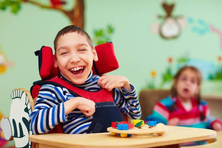 Dấu hiệu nhận biết sớm trẻ bị bại não