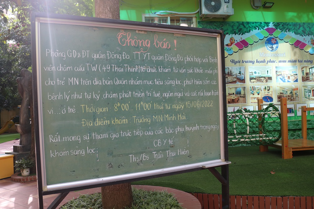Bệnh viện Châm cứu Trung ương sàng lọc bệnh miễn phí cho trẻ em quận Đống Đa