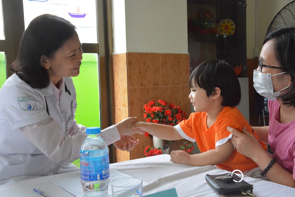 100 cháu nhỏ được khám, tư vấn miễn phí với bác sĩ chuyên khoa Nhi