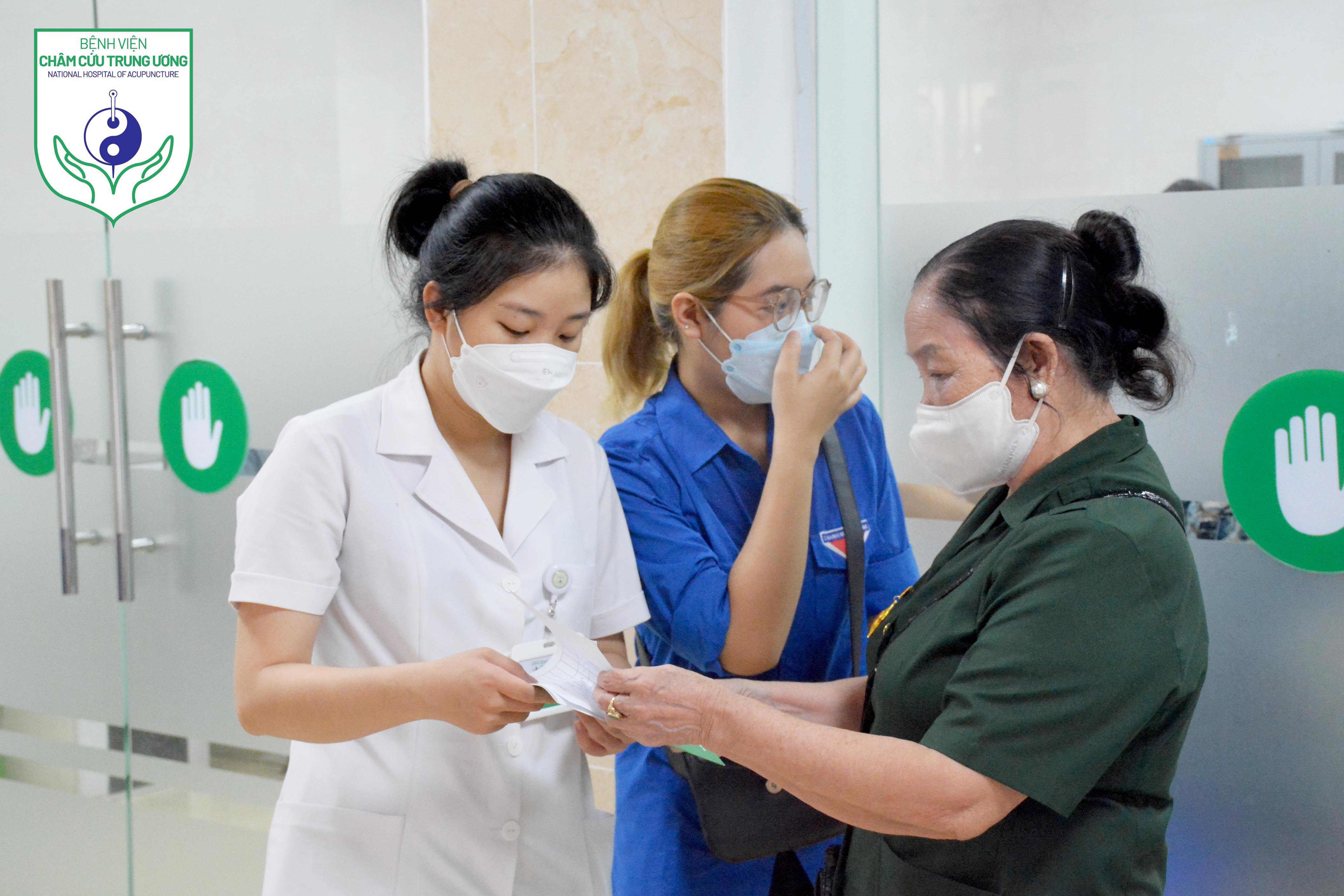 BỆNH VIỆN CHÂM CỨU TRUNG ƯƠNG KHÁM SỨC KHỎE MIỄN PHÍ CHO NGƯỜI CÓ CÔNG PHƯỜNG THỊNH QUANG