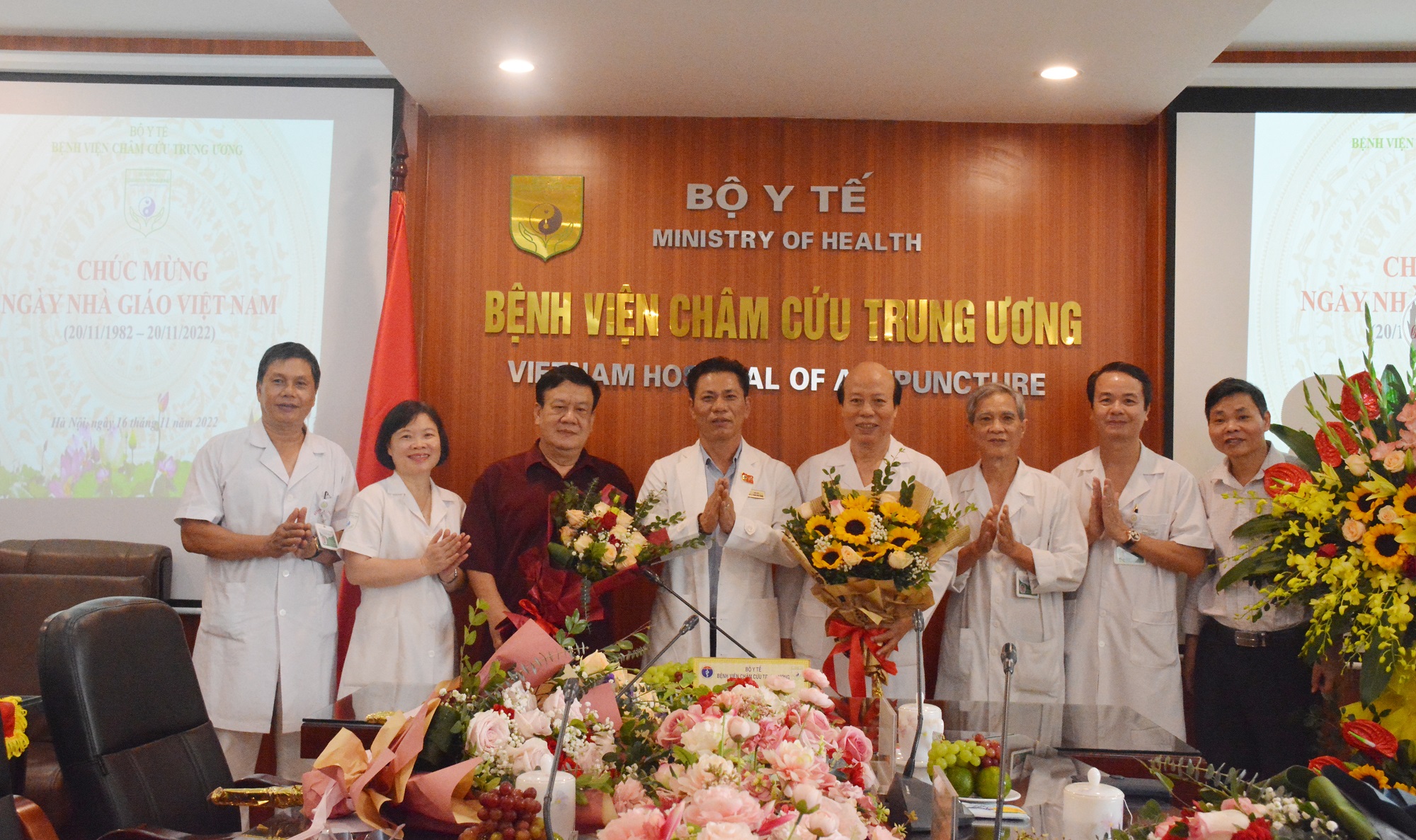 Tri ân ngày Nhà giáo Việt Nam 20/11 "Thầy thuốc: Thầy giáo"