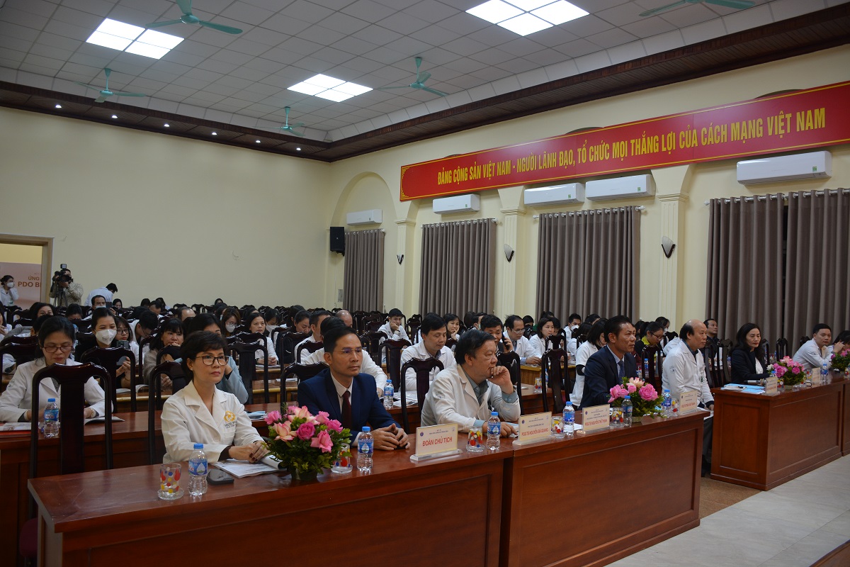 Bệnh viện Châm cứu Trung ương cấy chỉ  điều trị bệnh nhân và nâng cơ thẩm mỹ bằng kim Hàn Quốc
