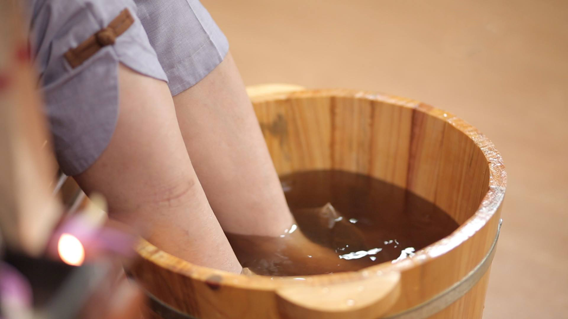 Lợi ích khi ngâm chân và một số lưu ý khi thực hiện