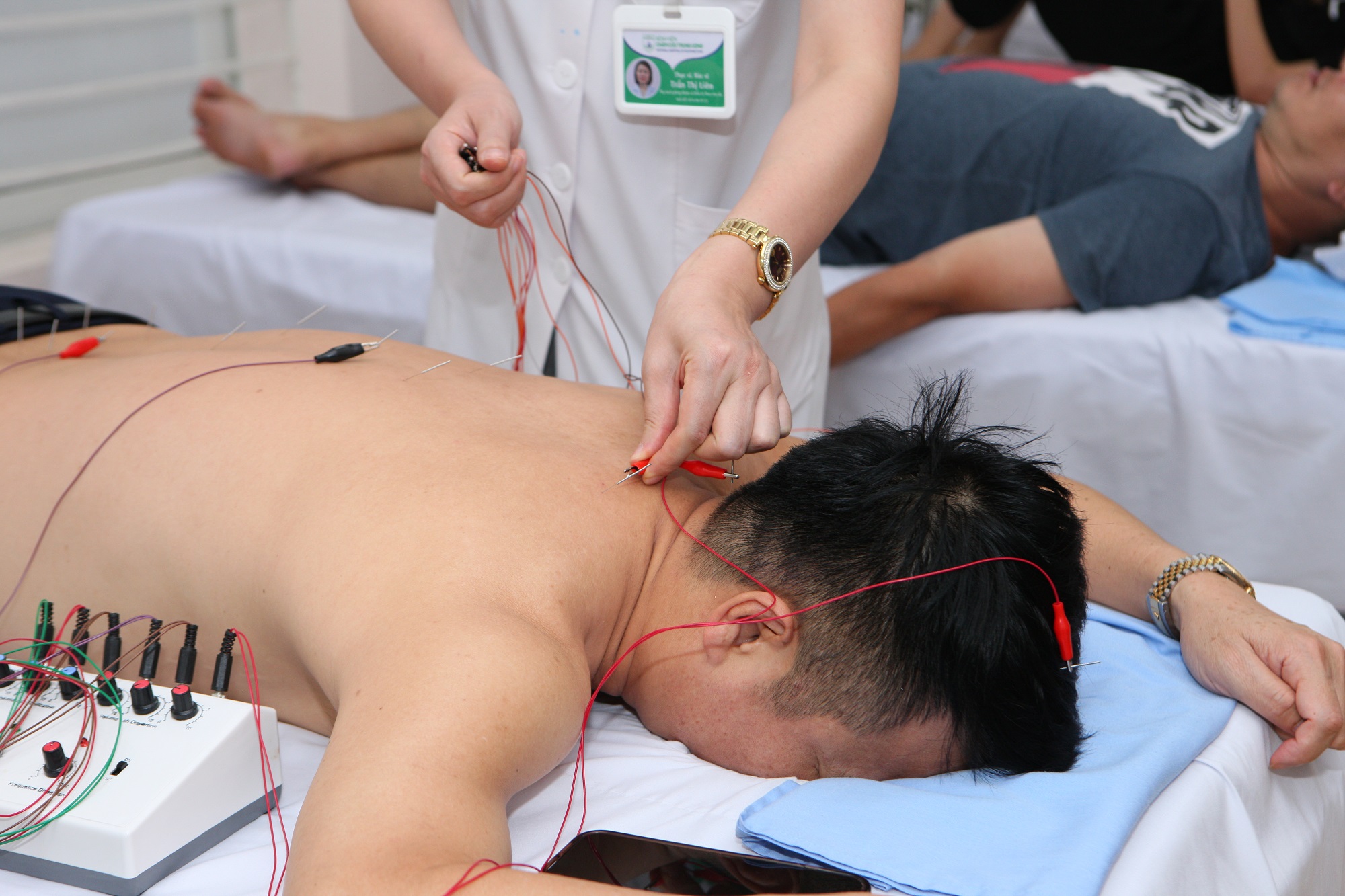 Người bệnh xương khớp “kêu trời” vì thời tiết nồm ẩm