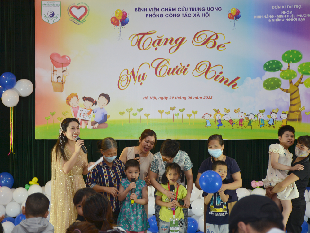 TẶNG BÉ NỤ CƯỜI XINH