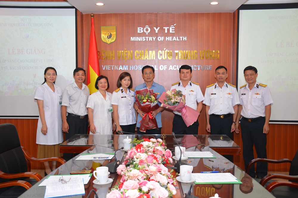 BỆNH VIỆN CHÂM CỨU TRUNG ƯƠNG BẾ GIẢNG LỚP “NÂNG CAO NGHIỆP VỤ Y HỌC CHO Y SỸ, BÁC SĨ QUÂN CHỦNG HẢI QUÂN