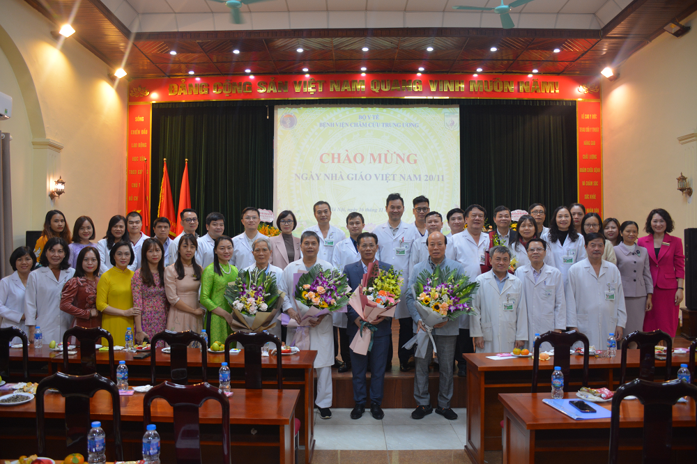 BỆNH VIỆN CHÂM CỨU TRUNG ƯƠNG TỔ CHỨC LỄ CHÀO MỪNG NGÀY NHÀ GIÁO VIỆT NAM 20/11