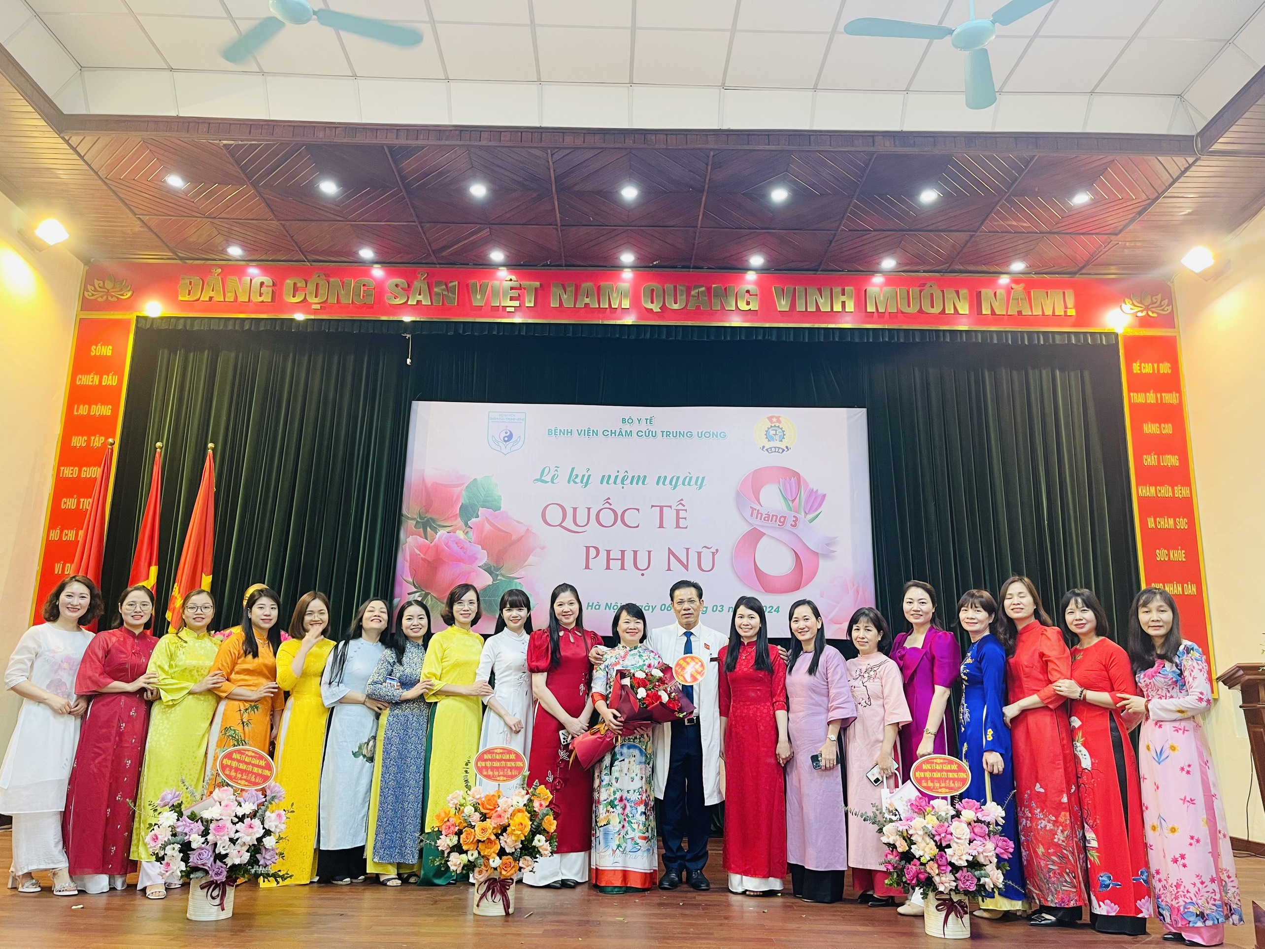 Bệnh viện Châm cứu Trung ương chúc mừng ngày Quốc Tế Phụ nữ 8/3