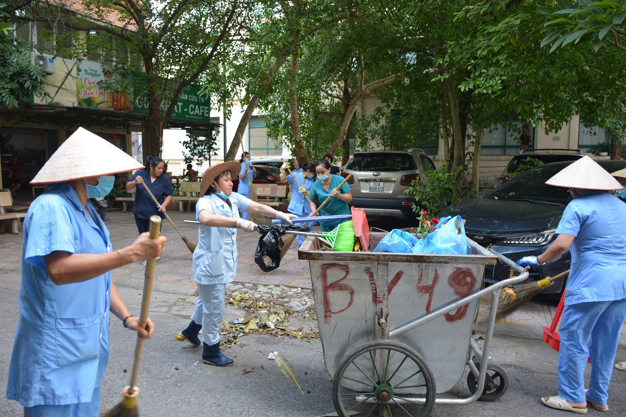 Bệnh viện Châm cứu Trung ương hưởng ứng Ngày Môi trường thế giới năm 2024