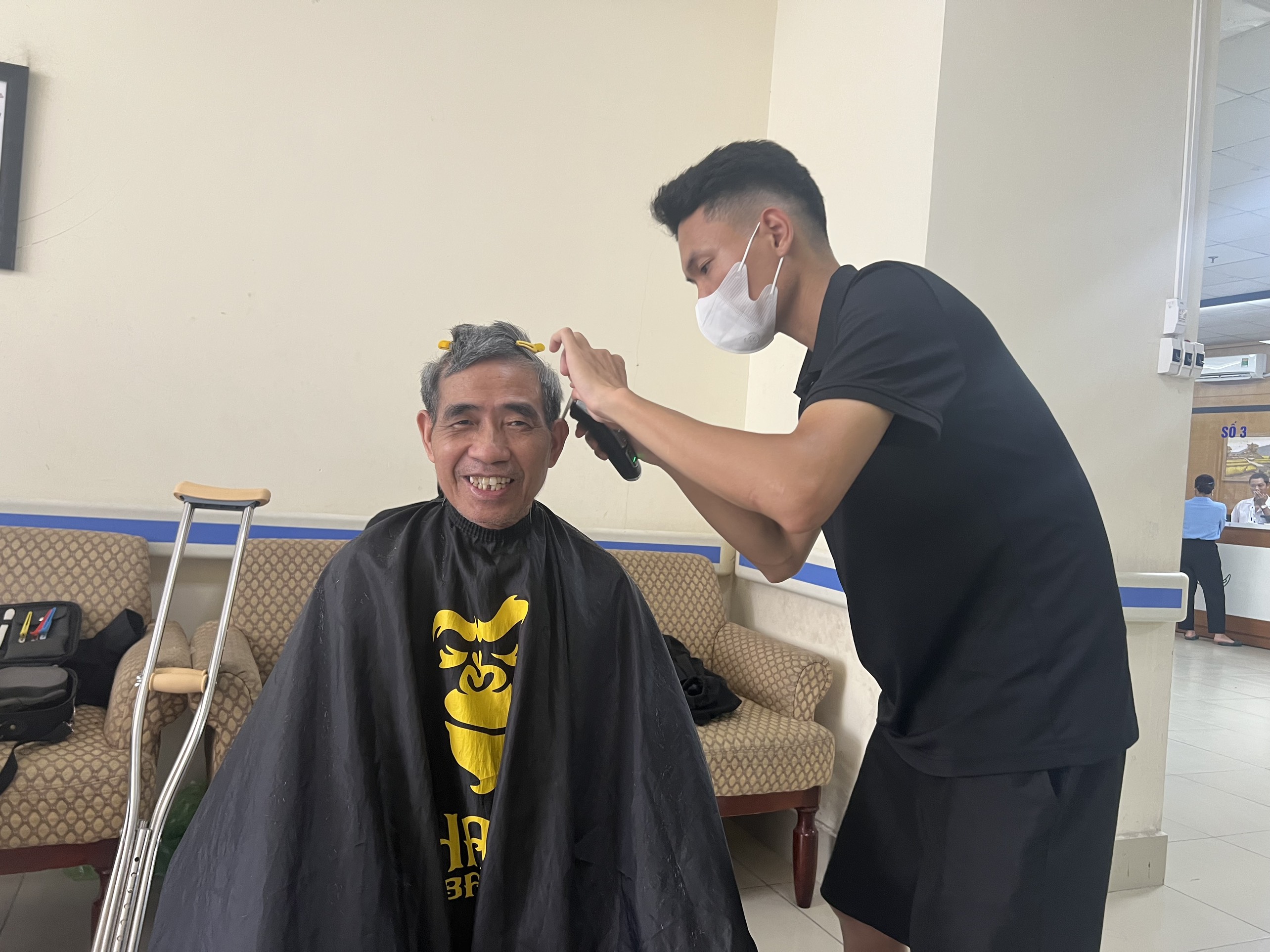 Chương trình cắt tóc miễn phí cho người bệnh