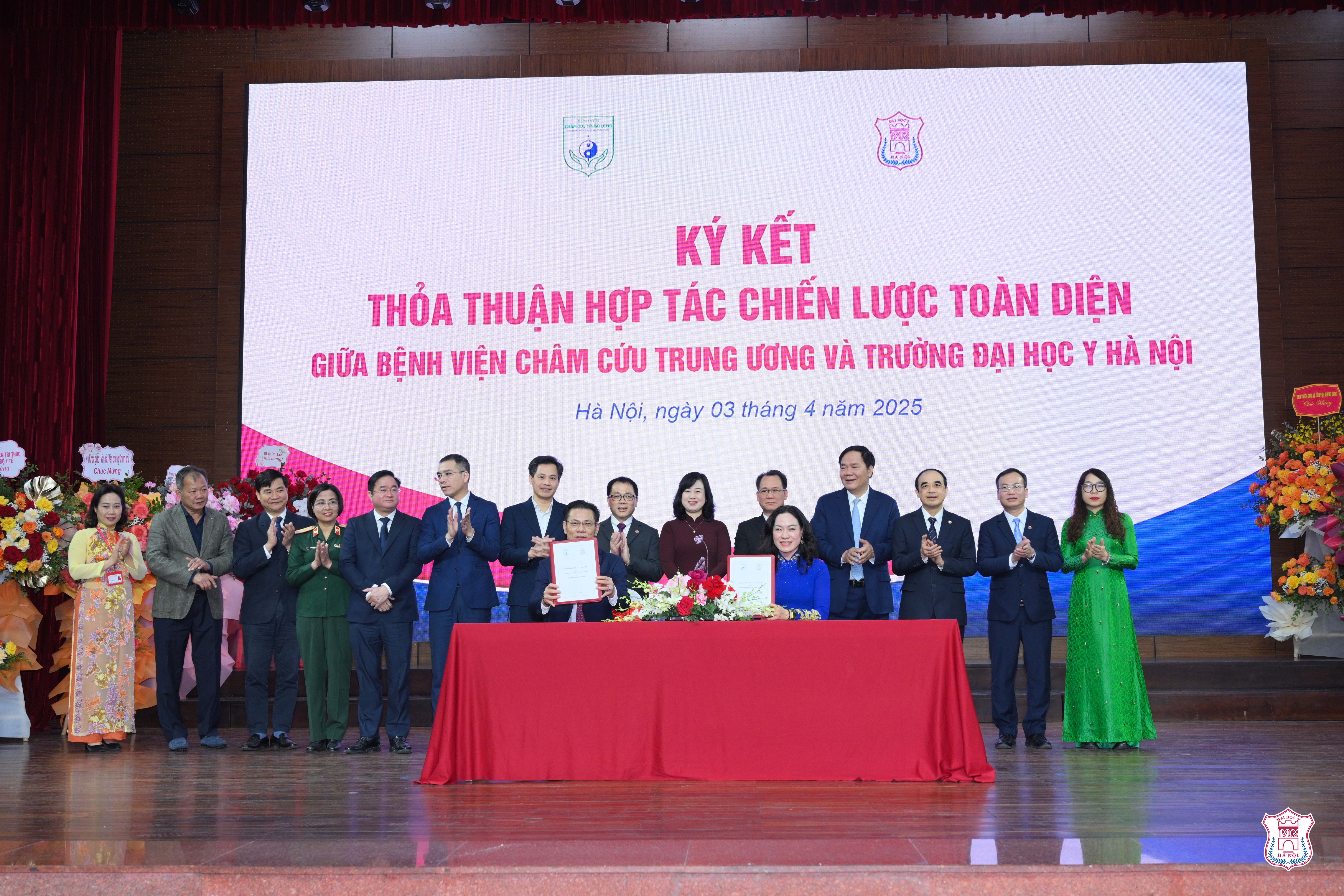Ký kết thỏa thuận hợp tác chiến lược toàn diện giữa Bệnh viện Châm cứu  TW và Trường Đại học Y Hà Nội