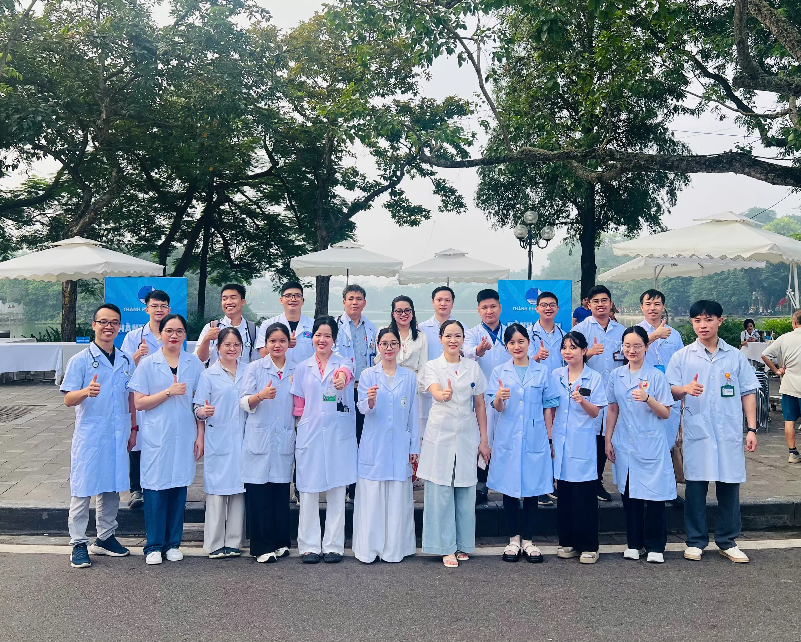 Bác sĩ trẻ Bệnh viện Châm cứu Trung ương tham gia “Ngày hội Thầy thuốc trẻ làm theo lời Bác” năm 2025