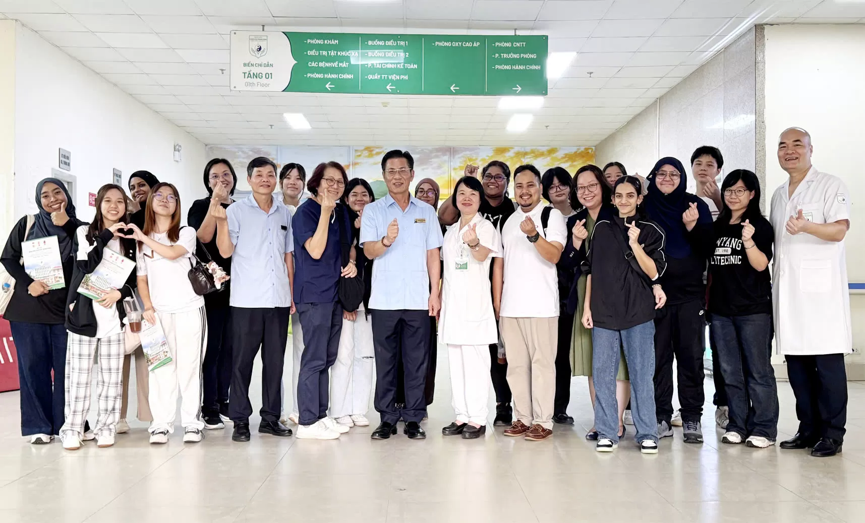 STUDENTS FROM NANYANG POLYTECHNIC UNIVERSITY - SINGAPORE VISIT AND LEARN ABOUT VIETNAMESE ACUPUNCTURE AT THE NATIONAL HOSPITAL OF ACUPUNCTURE