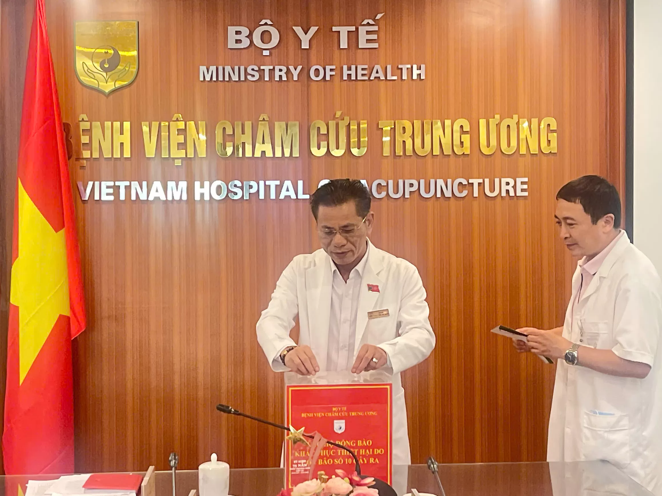 Bệnh viện Châm cứu Trung ương phát động ủng hộ đồng bào khắc phục thiệt hại do cơn bão số 10 gây ra