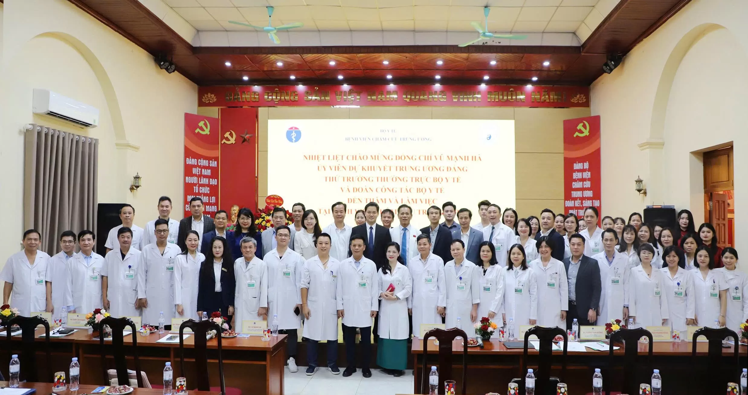 QUYẾT LIỆT TRIỂN KHAI NGHỊ QUYẾT, THÁO GỠ VƯỚNG MẮC ĐƯA BỆNH VIỆN CHÂM CỨU TRUNG ƯƠNG PHÁT TRIỂN TRONG GIAI ĐOẠN MỚI