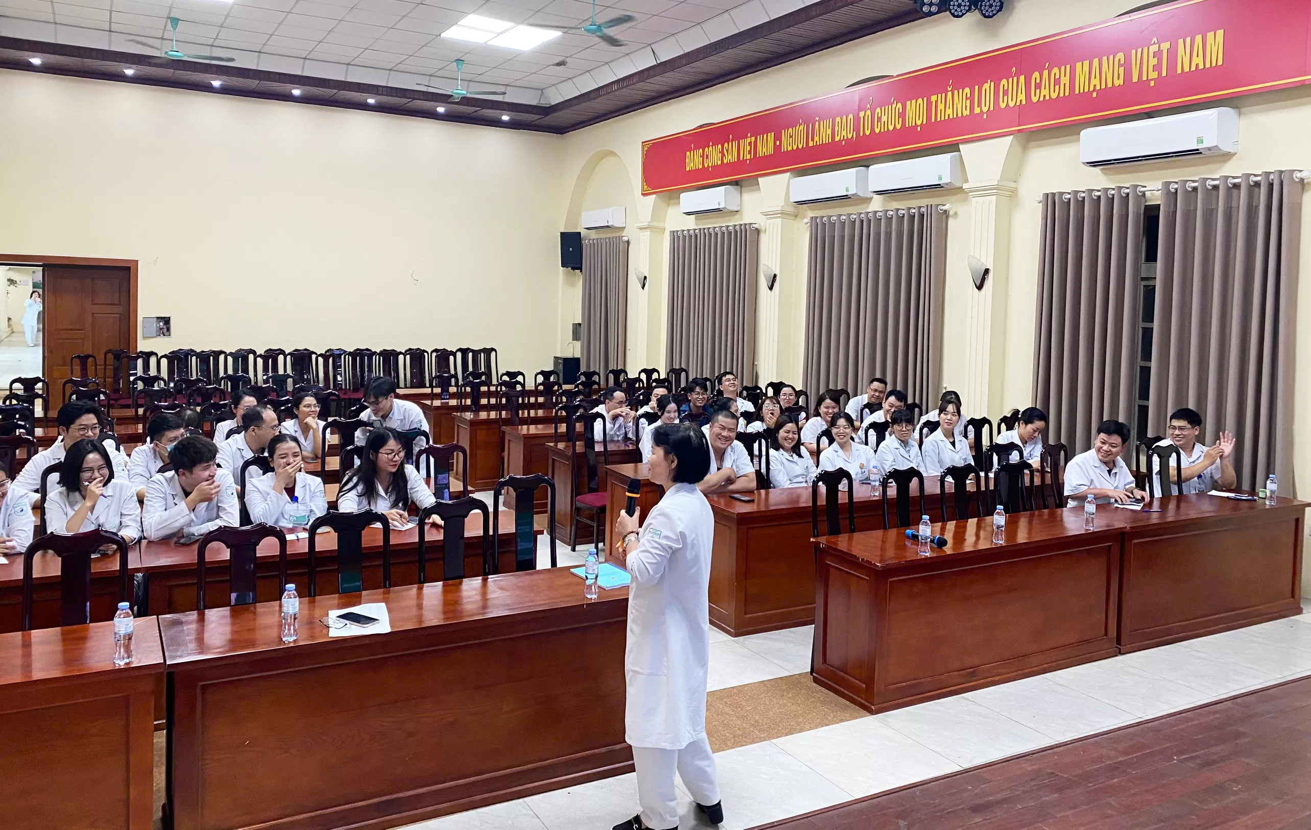 BỆNH VIỆN CHÂM CỨU TRUNG ƯƠNG TỔ CHỨC TẬP HUẤN “DINH DƯỠNG CƠ SỞ” CHO BÁC SĨ LÂM SÀNG