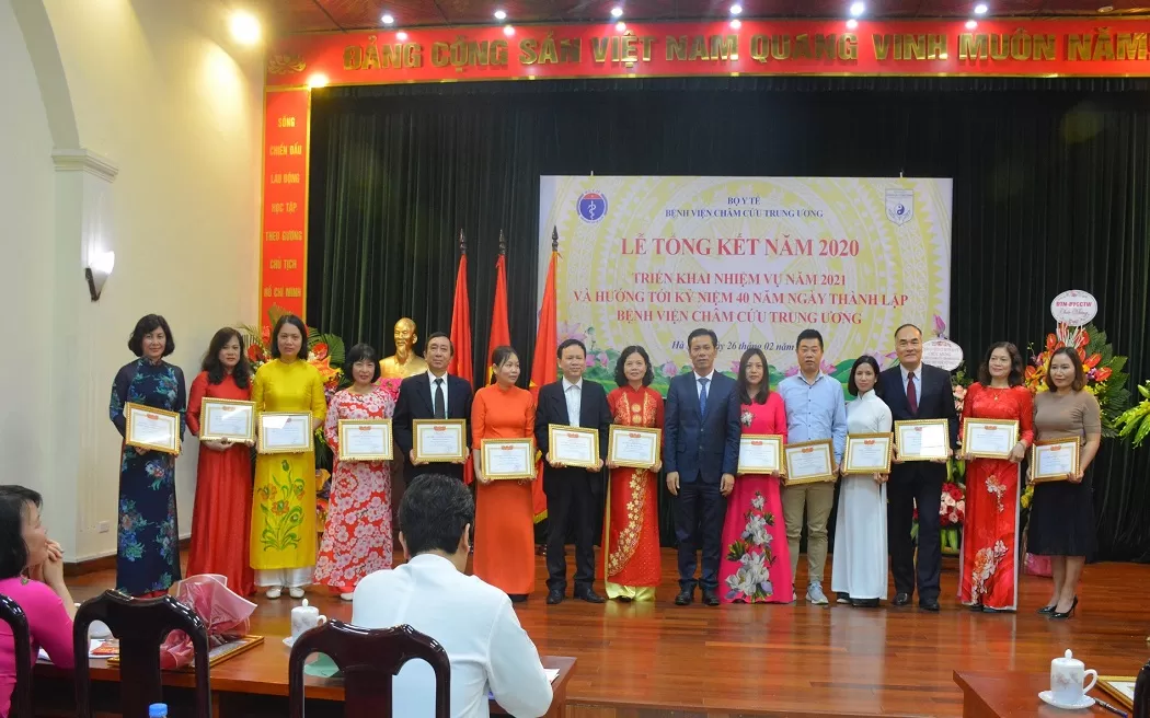 TỔNG KẾT CÔNG TÁC HOẠT ĐỘNG NĂM 2020, LỄ VINH DANH CHỨC DANH PHÓ GIÁO SƯ TIẾN SĨ Y HỌC PHẠM HỒNG VÂN