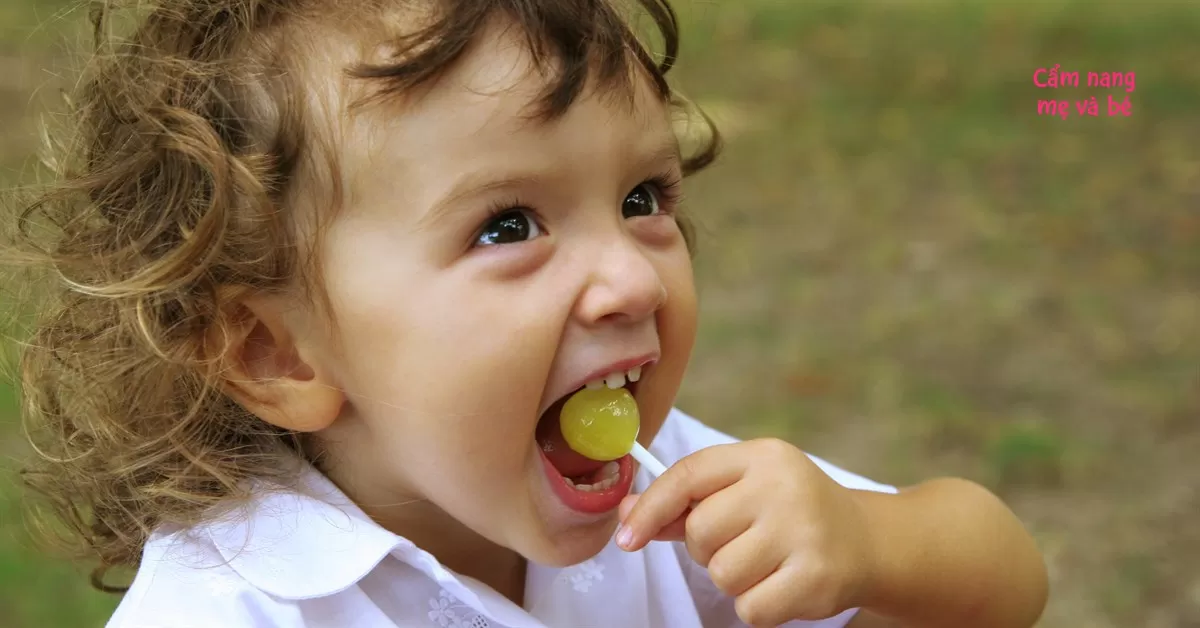 An toàn cho trẻ nhỏ khi dùng kẹo bánh dịp Tết