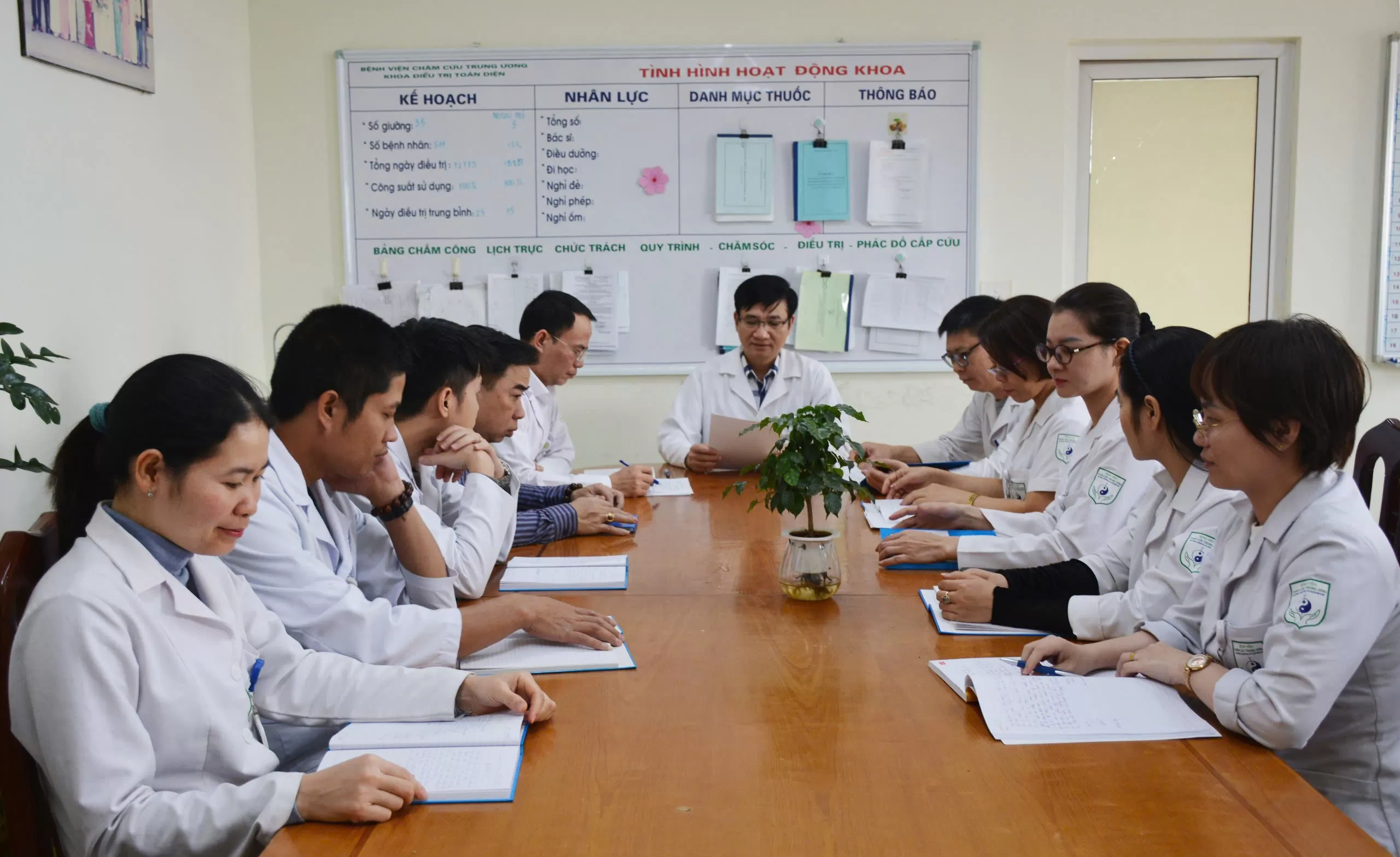 Các chi bộ trực thuộc Đảng bộ Bệnh viện Châm cứu Trung ương tổ chức sinh hoạt chi bộ tháng 3/2026