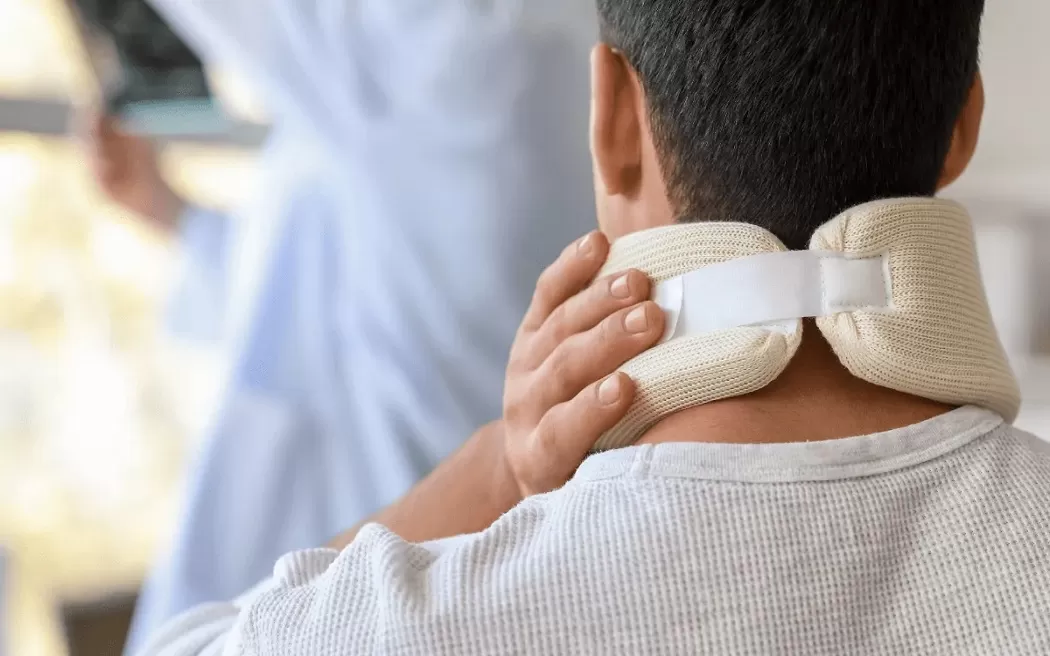 Cách giảm đau nghẹo cổ tại nhà nhanh và những trường hợp cần đến bác sĩ