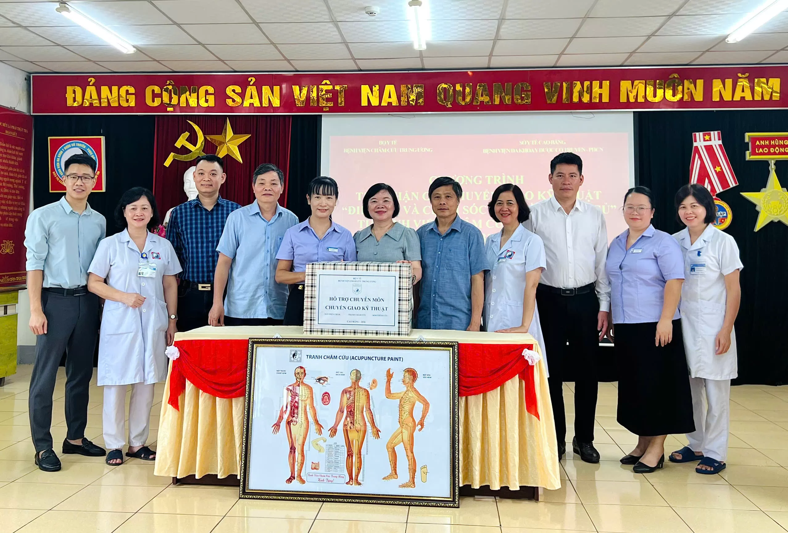 Bệnh viện Châm cứu Trung ương thực hiện chỉ đạo chuyên môn, chuyển giao kỹ thuật tại tỉnh Cao Bằng