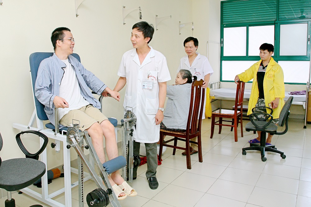 ĐÁNH GIÁ TÁC DỤNG PHỤC HỒI CHỨC NĂNG VẬN ĐỘNG SAU NHỒI MÁU NÃO CẤP CỦA BÀI THUỐC BỔ DƯƠNG HOÀN NGŨ KẾT HỢP BÀI TẬP BOBATH VÀ ĐIỆN CHÂM